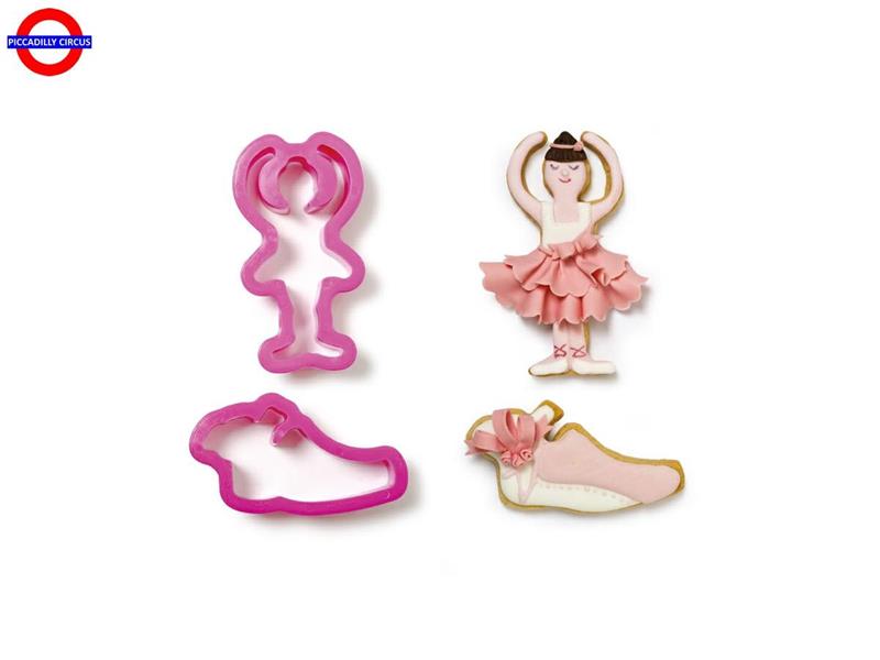 TAGLIAPASTA BALLERINA E SCARPETTA IN PLASTICA SET 2 PZ